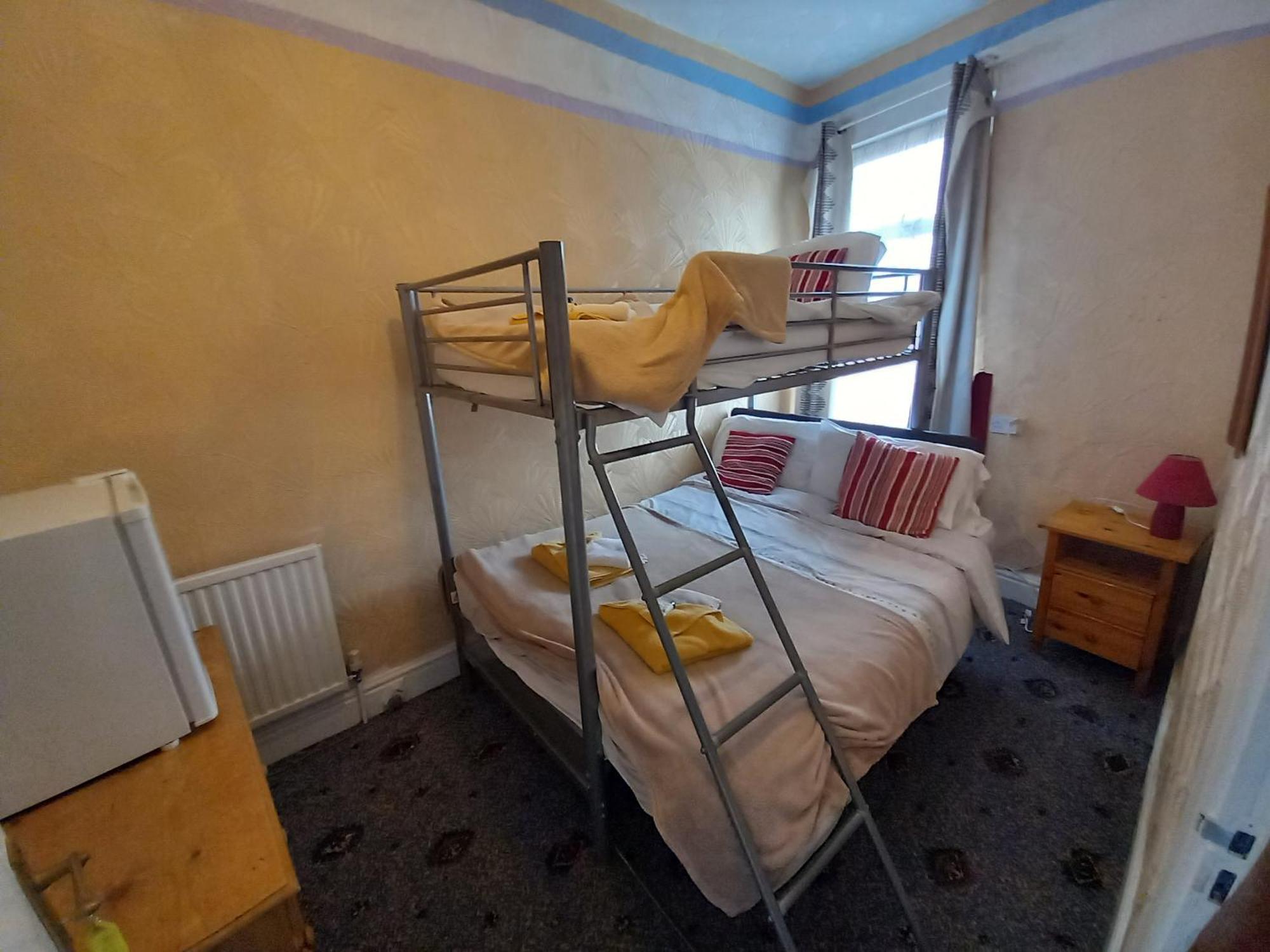 My Adam Hotel Blackpool Esterno foto